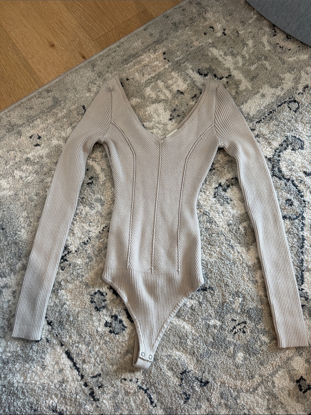 Abercrombie & Fitch Ribbed V-Neck Bodysuit - Taupe